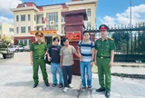 Người đàn ông nằm bên đường, lưu lạc từ TP HCM đến TP Quảng Ninh, câu chuyện phía sau khiến ai cũng bất ngờ