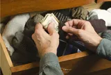 Chồng qua đời, vợ phát hiện bí mật của khoản tiền gần 73 tỷ đồng