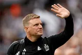 Manchester United đưa Eddie Howe vào tầm ngắm, Michael Carrick đứng trước nguy cơ mất ghế