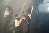 Nam sinh lớp 11 bị nhóm người đạp ngã, hành hung giữa đường, công an vào cuộc