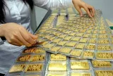 Giá vàng hôm nay 8/10: Vàng SJC quay đầu giảm 500.000 đồng/lượng, giá thế giới lao dốc