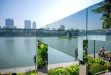 “Dải lụa” kỳ lạ bên hồ Gươm, phản chiếu mùa thu Hà Nội đẹp như thơ qua khung gương lấp lánh, giới trẻ mê mẩn chek-in