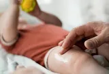 Quan hệ với hai anh em sinh đôi rồi mang thai: Người phụ nữ ngỡ ngàng trước kết quả xét nghiệm ADN