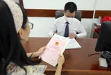 Cha mẹ chồng chuyển nhượng nhà đất cho con dâu có phải nộp thuế?