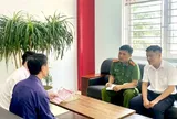 Khách rút 1,5 tỷ đồng tiền tiết kiệm, nhân viên ngân hàng lập tức báo công an
