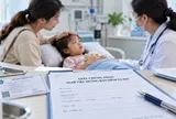 Bố mẹ cùng đưa con đi khám bệnh có được cấp 2 giấy nghỉ hưởng BHXH? Quy định nhiều người chưa biết