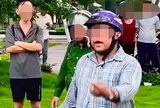 Người đàn ông đi xe máy ngược chiều, đánh tài xế ô tô sau va chạm giao thông