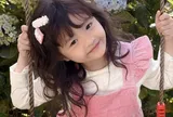 Bức hình chụp “bé gái Tây Nguyên” gây sốt MXH vì quá xinh, danh tính bố mẹ không phải dạng vừa