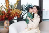 Hoa hậu Đặng Thu Thảo khoe con gái út trắng xinh, chân tay bụ bẫm chắc nịch, chụp góc nghiêng thấy rõ chiếc mũi cao