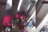 Bé trai 4 tuổi lén mẹ gọi shipper, nhờ giao hàng sợi dây chuyền đắt tiền tặng bạn cùng lớp mẫu giáo
