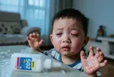 Bé 3 tuổi nhỏ keo 502 vào mắt, bố bình tĩnh cứu nguy trong 60 giây khiến bác sĩ cũng nể phục