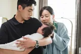 Vừa sinh con thứ 2 xong, tôi đập mạnh xấp giấy xuống bàn khiến chồng và cô giúp việc tái mét mặt