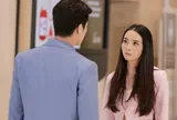 Tôi ly hôn, bố dượng lái xe Mercedes đến đón, về tới nhà thấy cảnh tượng trước cửa mà sững người