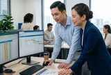 Chị sếp mới ly hôn gọi tôi đến nhà lúc nửa đêm, vừa vào phòng khách tôi đã hoảng hốt