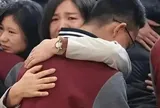 Đang gánh khoản nợ 7 tỷ vẫn quyết nhận nuôi cậu bé mồ côi, 15 năm sau người phụ nữ nhận được số tiền không tưởng