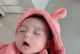 Đứa trẻ vừa chào đời được đặt tên khai sinh là Nguyễn Hận Đời, lên lớp 7 được sửa thành cái tên rất sáng sủa