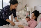 Nghỉ việc lương 10 triệu lên chăm con dâu ở cữ, lúc về được dúi cho túi quần áo cũ, mở ra tôi cay mắt