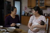 Một tuần về quê chồng ở cữ đêm nào cũng thấy bóng người trước cửa, nhìn rõ mặt mới giật mình