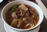Hai cha con cùng vào quán ăn bún bò, cuộc đối thoại sau đó khiến chủ quán lo lắng cho tương lai đứa trẻ