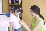 Bé gái 12 tuổi đi khám vì đau bụng, bác sĩ kiểm tra xong liền khuyên gia đình báo cảnh sát
