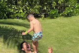 Tiểu thư Hà thành cùng chồng cầu thủ 1m87 đưa con trai đi biển, mẹ diện bikini đẹp nõn nà, bố khéo chăm con