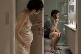 Mang bầu nửa đêm nghe chồng gọi “vợ ơi” trong nhà tắm, vừa đẩy cửa vào tôi đứng không vững