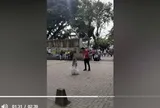 Clip: Bị chồng bắt tại trận ngoại tình, vợ lấy vội ga trải giường che thân khóc lóc xin tha thứ