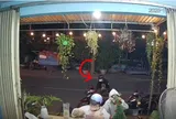 Clip "chớp nhoáng" 8 giây gã đàn ông trộm luôn 1 xe máy trong ngỡ ngàng