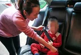 Quy định ghế trẻ em trên ô tô 2026? Từ 1/1/2026 ô tô cá nhân phải có thiết bị an toàn khi chở trẻ em, nếu không bị phạt thế nào?