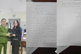 Công an phường Hoàn Kiếm trao trả tài sản thất lạc cho người dân