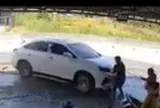 Clip phẫn nộ em trai lái ô tô đâm vào nhà chị ruột, tông chết em mình: Chi tiết xót xa từ nhân chứng