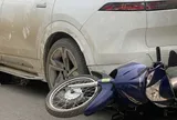 Hiện trường đau lòng ô tô lùi khiến 2 người thương vong ở Khâm Thiên, Hà Nội