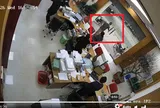 Camera tiết lộ chi tiết bất ngờ vụ cướp ngân hàng ở Lào Cai