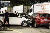 Ô tô tông liên hoàn trên phố ở Hà Nội: Nhân chứng kể về 1 điều rất kinh hoàng, gây ám ảnh