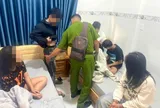 Công an ập vào nhà nghỉ phát hiện nhóm thanh thiếu niên làm chuyện đồi bại với bé gái 13 và 14 tuổi: Tiết lộ sốc về mối quan hệ