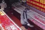 Truy bắt 2 nghi phạm bất ngờ xông vào cướp tiệm vàng ở Ninh Bình