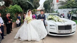 Hành động "tan chảy" của mẹ vợ chú rể Đức Huy ngay tại tiệc cưới với MC Mù Tạt, cả khán phòng lặng đi