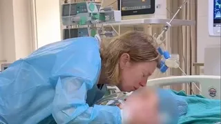 Clip: Cô gái người Anh qua đời vẫn "ở lại" Việt Nam theo một cách đặc biệt, khiến bao người nghẹn ngào rơi nước mắt