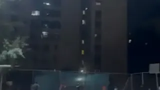 Clip: Cận cảnh hệ thống C-RAM tại ĐSQ Mỹ "khạc lửa" đánh chặn UAV tự sát