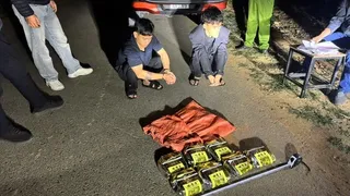 Clip: Bắt 2 đối tượng lái ô tô chở ma túy ở Quảng Trị như phim hành động