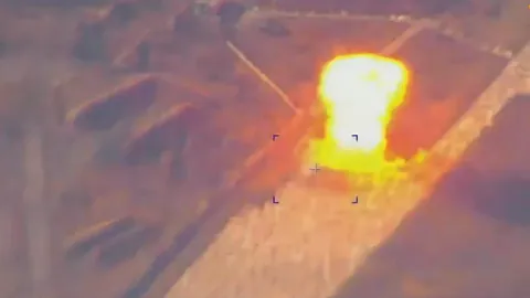 Clip: Nga "ra đòn" bằng tên lửa Iskander "hạ gục" tiêm kích MiG-29 của Ukraine dữ dội như thế nào?