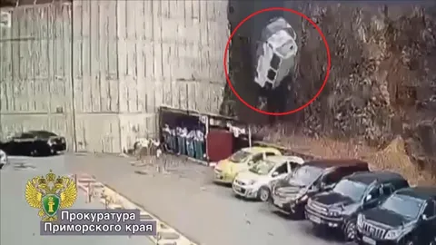 Clip: Xe ô tô rơi từ độ cao 12 mét xuống vách đá, 2 người thương vong