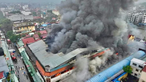 Clip: Khoảnh khắc bà hỏa nuốt trọn căn nhà khiến 4 người tử vong ở Nha Trang