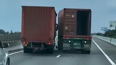 Clip: Tài xế rượt đuổi, chèn ép nhau như diễn xiếc trên cao tốc Tp. HCM - Trung Lương