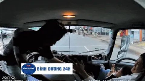 Clip: Hé lộ lý do tài xế bán tải tung "liên hoàn cước" với người lái xe tải trước mặt em bé gây phẫn nộ