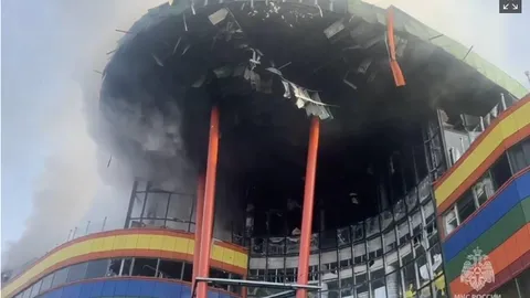 Clip: Diễn biến mới nhất vụ nổ lớn tại trung tâm thương mại của Nga