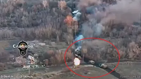 Clip: Thót tim trước màn đối đầu kịch tính của xe tăng Nga và Ukraine