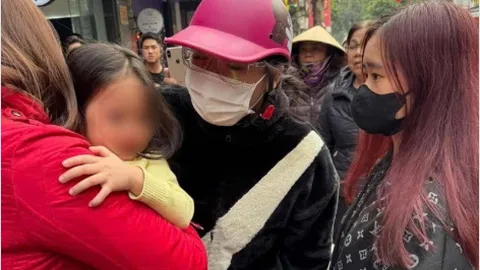 Clip: Người dân phát hiện cháu bé nghi bị bắt cóc ở Hải Phòng như thế nào?