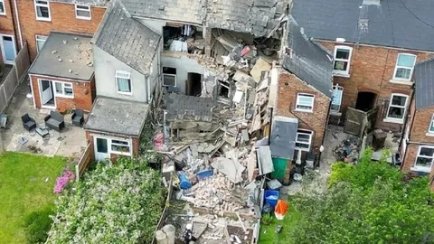 Clip: Khoảnh khắc căn nhà phát nổ trong tích tắc sau mâu thuẫn tình cảm khiến nhiều người rùng mình khi xem lại