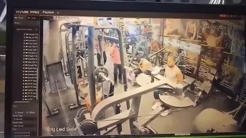 Clip: Đột quỵ khi đang tập gym, người đàn ông tử vong